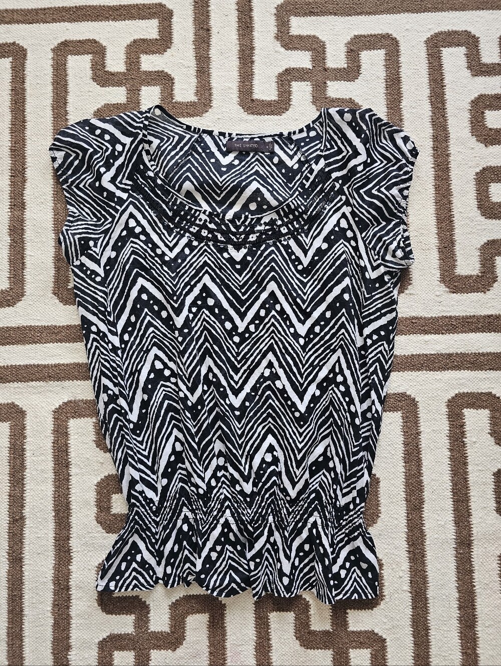 🖤The Limited Black & White Zigzag Cap Sleeve Beaded Neckline Blouse